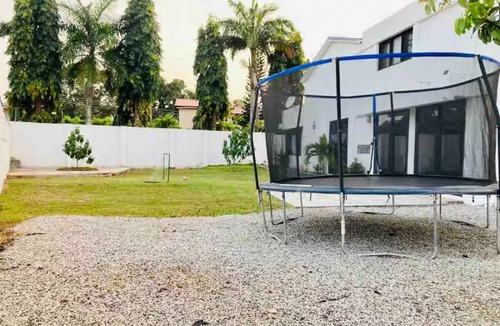 North Ridge House | Gated 4BR Villa w/Caretaker – North Ridge, Accra
