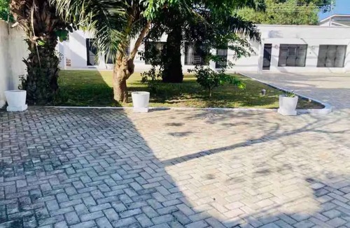 North Ridge House | Gated 4BR Villa w/Caretaker – North Ridge, Accra