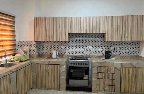 Accra House | GHL G Floor 2 bedrooms Sleep 4. DSTV, WiFi and Solar for work or leisure.
