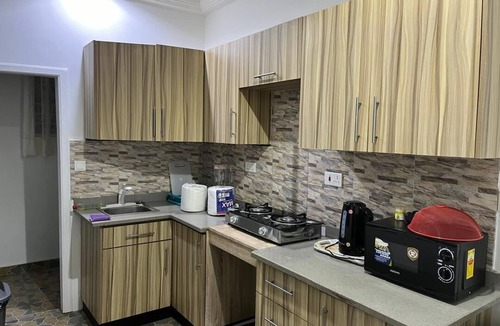 Accra House | GHL G Floor 2 bedrooms Sleep 4. DSTV, WiFi and Solar for work or leisure.