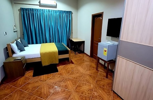 Adenta House | Ghouse room A Ideal For Friends family And Corporate