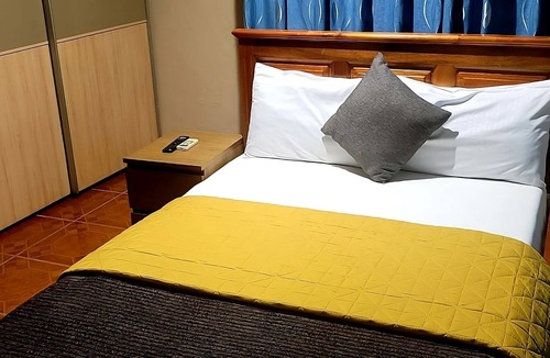 Adenta House | Ghouse room D Ideal For Friends family And Corporate