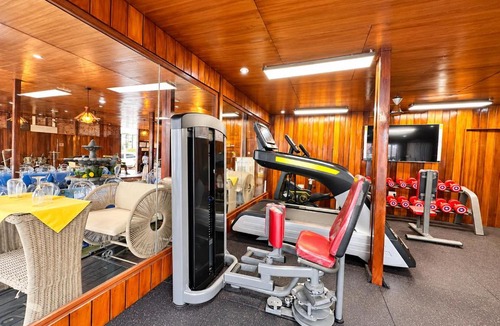 Teshie Hotel | Golden Crystal Hotel in East Legon - Free Breakfast & Gym Access