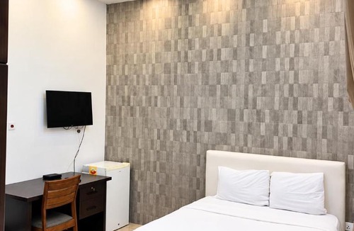 Teshie Hotel | Golden Crystal Hotel in East Legon - Free Breakfast & Gym Access