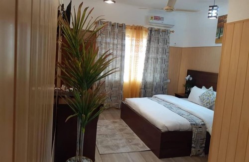 Cape Coast Hotel | Hans Cottage Botel