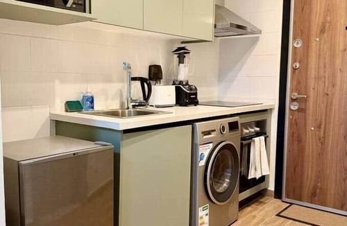 Asylum Down Apartment | Harmonia Studio | Airport City Pool Fast WiFi
