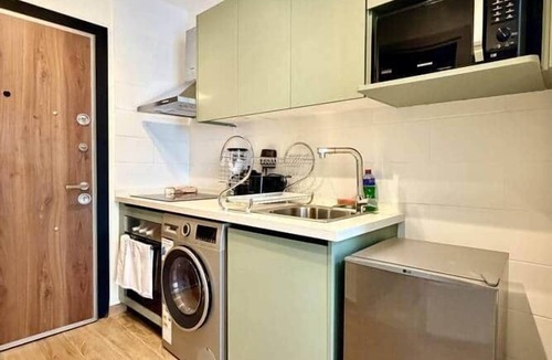 Asylum Down Apartment | Harmonia Studio | Airport City Pool Fast WiFi