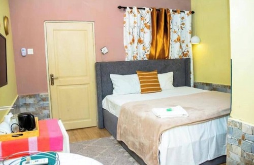 Koforidua Bed & Breakfast | Home Away From Home - Calm & Stylish Retreat for a Relaxing Stay