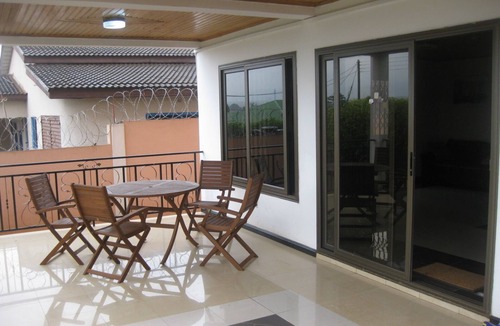 Adenta House | Ideal For Friends , Family And Corporate Let. Home Away From Home
