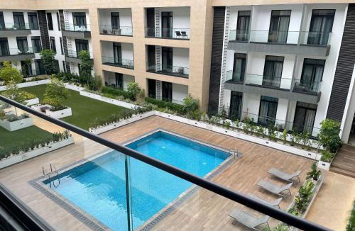 Cantonments Apartment | King Size Bed & 129 Mb Data Speed 1BR en suite with pool at Embassy Gardens, Cantonment, Accra