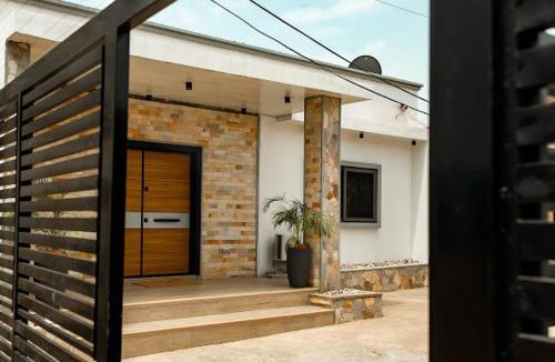 Tema Apartment | LBA Plush Apartment