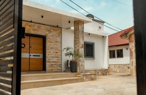 Tema Apartment | LBA Plush Apartment