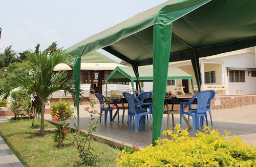 Cape Coast House | Loreto Palm Villa: 17 en-suite AC rooms with on-site restaurant