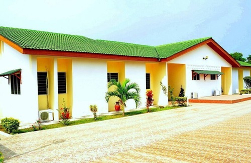 Cape Coast House | Loreto Palm Villa: 17 en-suite AC rooms with on-site restaurant