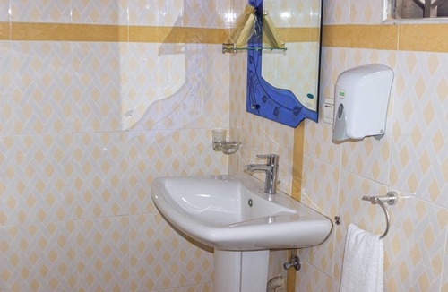 Accra Hotel | Lou Ralph Hotel
