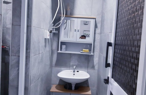 Tema Apartment | Lovely 1-bedroom unit rental for short and long stays.