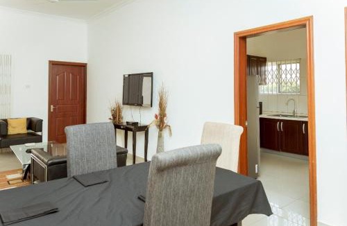 Kweiman House | Lovely 2-bedroom house near Aburi