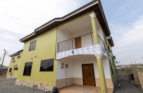Nopendaw House | Lovely 5-bed House Getaway Duplex in Accra