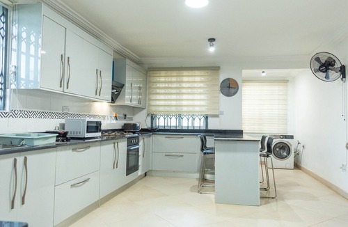 Tema House | Lovely/Spacious 4BDR Solar Powered House With CCTV & Wi-Fi at Tema, Community 25