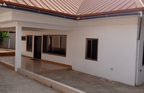 Accra Villa | Lovely spacious family sized Villa situated 2 minutes to Achimota Mall