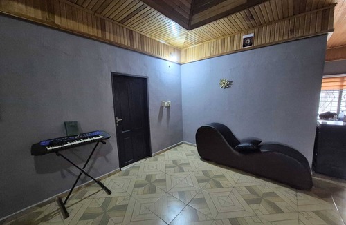 Accra House | Lux, Spacious, apt, close 2 the beach and Airport.