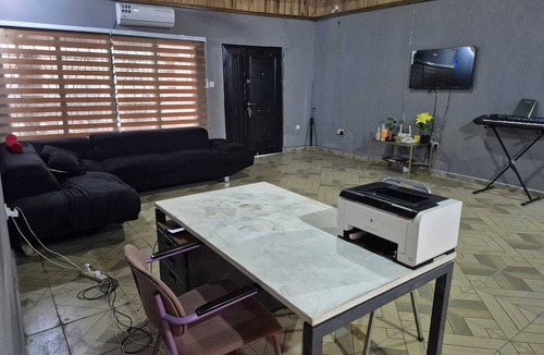 Accra House | Lux, Spacious, apt, close 2 the beach and Airport.
