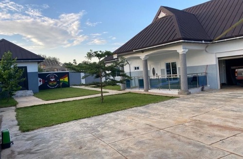 Sunyani House | Luxurious House with 2BED ROOMS AND 2 BATH