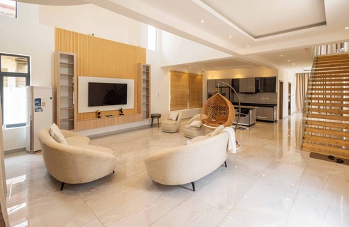 Ogbodjo House | Luxurious, smart 4BD with pool and 24/7 concierge