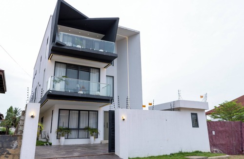 Ogbodjo House | Luxurious, smart 4BD with pool and 24/7 concierge