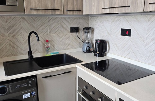 East Legon Apartment | Luxury 1BR Loft with City Views – Accra Ghana