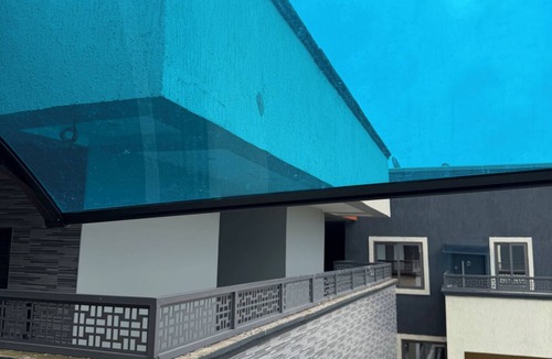 Accra Apartment | Luxury 2-Bedroom Retreat with Modern Amenities