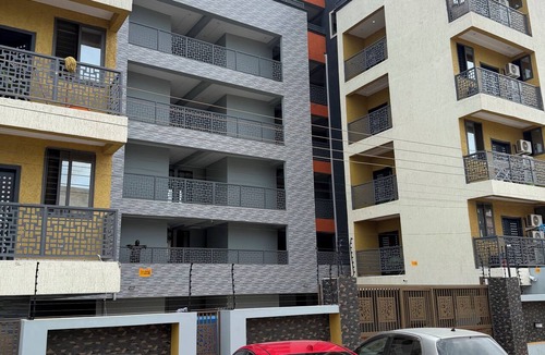 Accra Apartment | Luxury 2-Bedroom Retreat with Modern Amenities