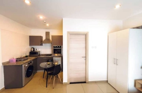 Dzorwulu Apartment | Luxury Apartment with Pool @ The Gallery