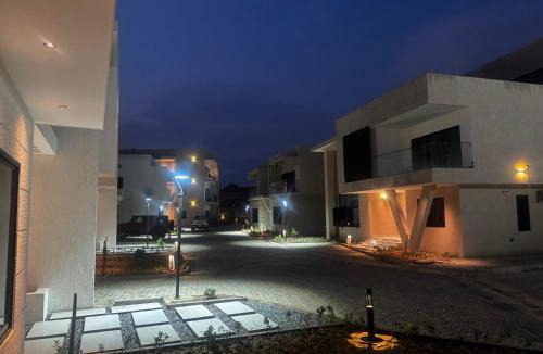 Teshie Villa | Luxury Double Bed Suite at THE HIDDEN DOMUS I Anomabo Suite