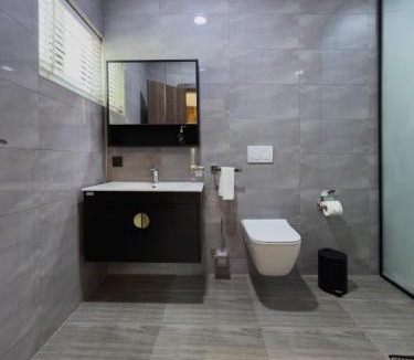 Teshie Villa | Luxury Double Bed Suite at THE HIDDEN DOMUS I Anomabo Suite