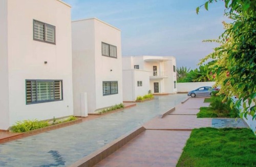 East Legon Apartment | Luxury in East Legon-4bed All-Ensuite with pool