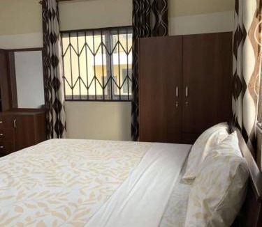 Cape Coast House | Luxury Retreat Pool Good for Groups Cape Coast