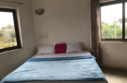 Nungua House | Magnificent mansion with ample parking!