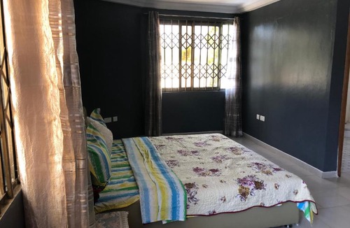 Nungua House | Magnificent mansion with ample parking!