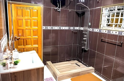 Osu Klottey House | Maryluxe Stays, Fully furnished 6-bedroom house in West hills - Accra Ghana