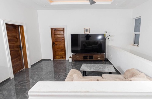Accra House | Modern 3BR En-Suite Home + Wi-Fi,Near Airport