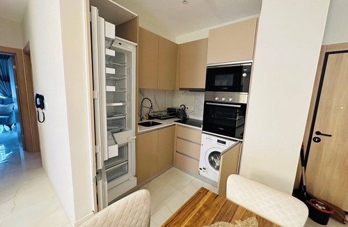 Roman Ridge Apartment | Modern corporate apartment in brilliant Accra with WiFi, AC, fitness room