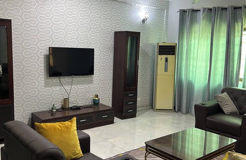 Accra Apartment | Modern Furnished 3-Bedroom Apartment in Accra with AC & Generator