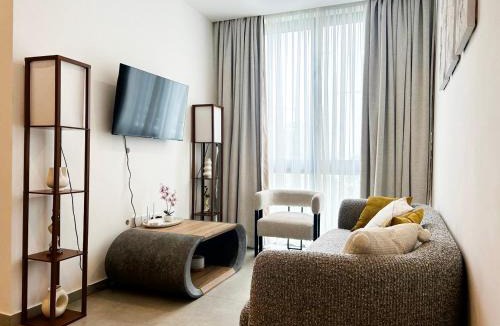 Roman Ridge Apartment | Modern Luxury Apartment in Nova by Devtraco- prime location and convenient 15mins from the airport