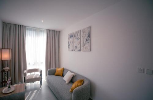Roman Ridge Apartment | Modern Luxury Apartment in Nova by Devtraco- prime location and convenient 15mins from the airport