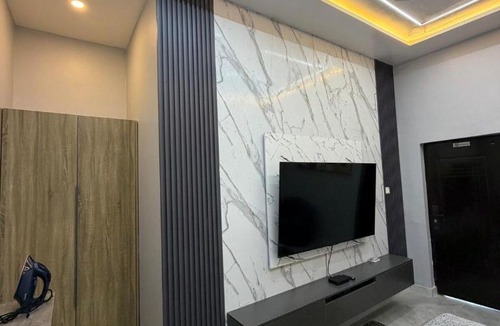 Kwabenyan Apartment | Modern Studio Apartment Hilltop Views