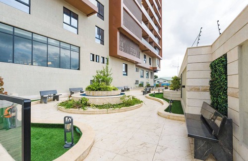 Dzorwulu Apartment | Modern Studio Apt with Balcony near Airport in Accra with AC, Pool + Gym access