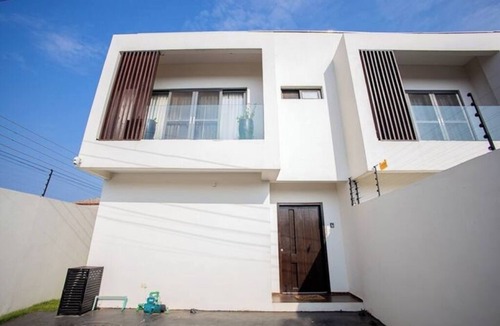 Labadi House | Modern Townhouse near Beach