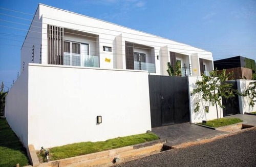 Labadi House | Modern Townhouse near Beach