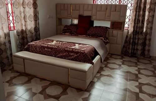 Roman Ridge Bed & Breakfast | Modest and spacious room